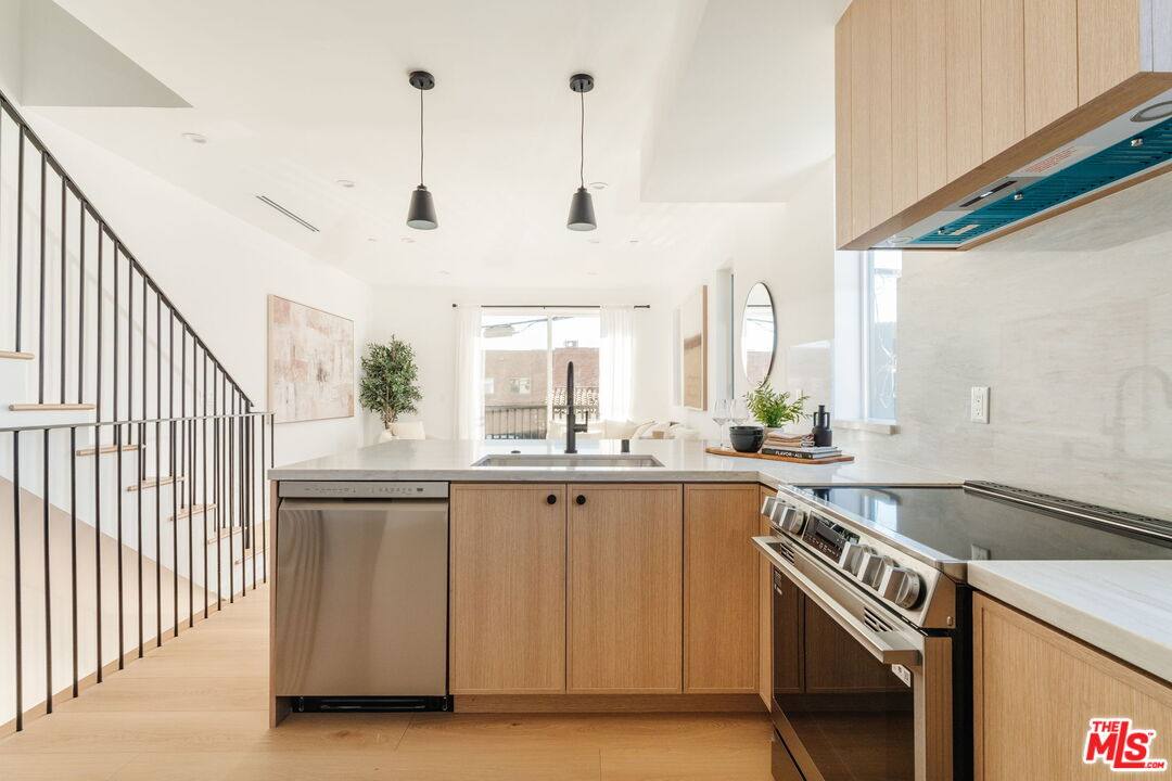 Townhouse for rent at 6765 Lexington Ave #A, Los Angeles, CA 90038