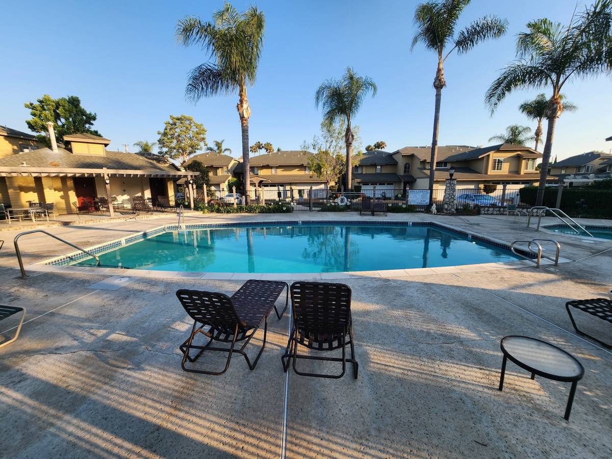 Townhouse for rent at 630 W Palm Ave, Orange, CA 92868