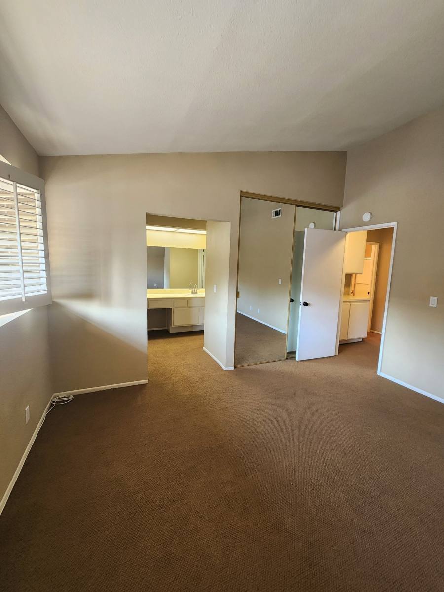 Townhouse for rent at 630 W Palm Ave, Orange, CA 92868