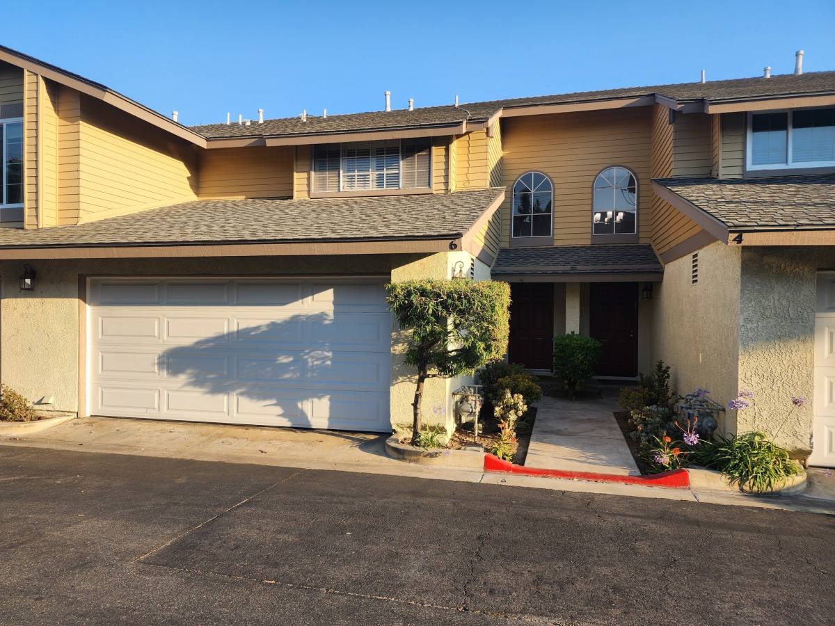 Townhouse for rent at 630 W Palm Ave, Orange, CA 92868