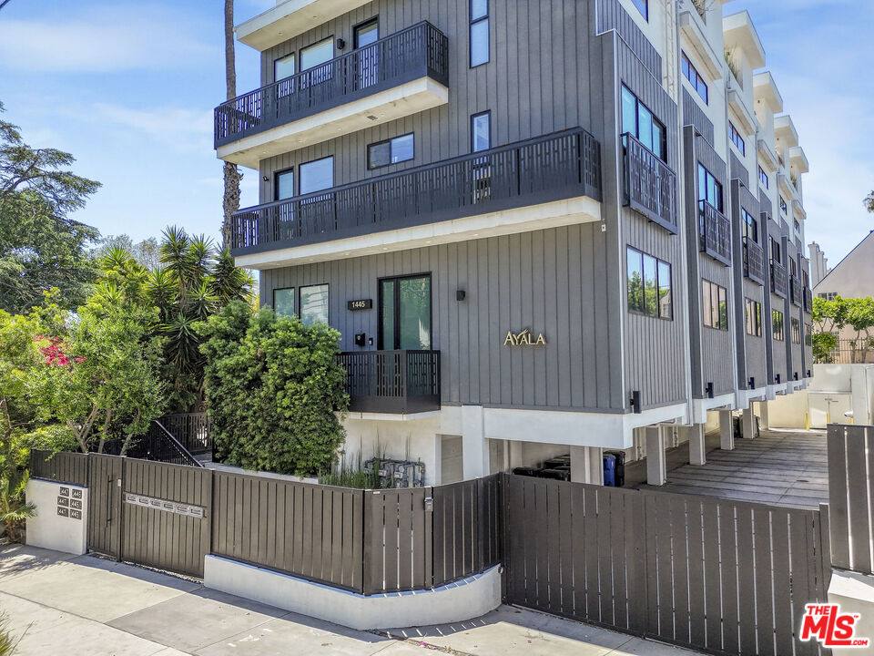 Townhouse for rent at 1447 N Martel Ave, Los Angeles, CA 90046