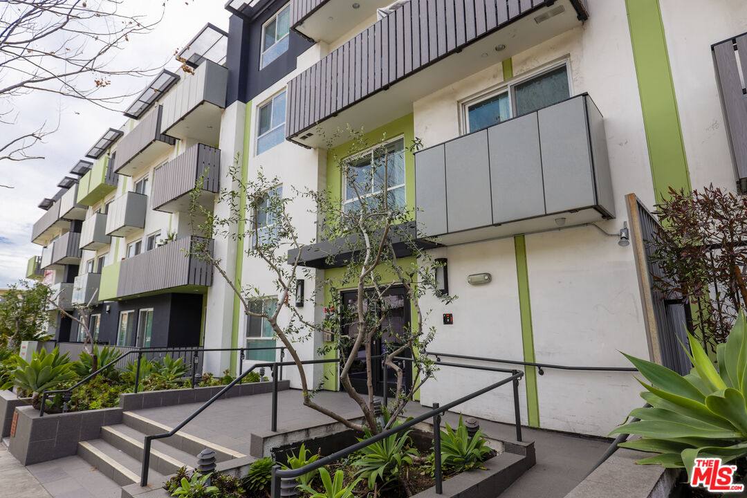 Apartment for rent at 1539 Beloit Ave #PH8, Los Angeles, CA 90025
