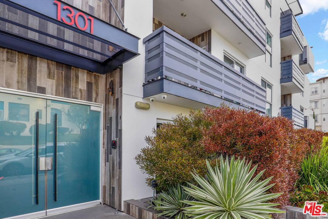 Apartment for rent at 1301 Brockton Ave #309, Los Angeles, CA 90025