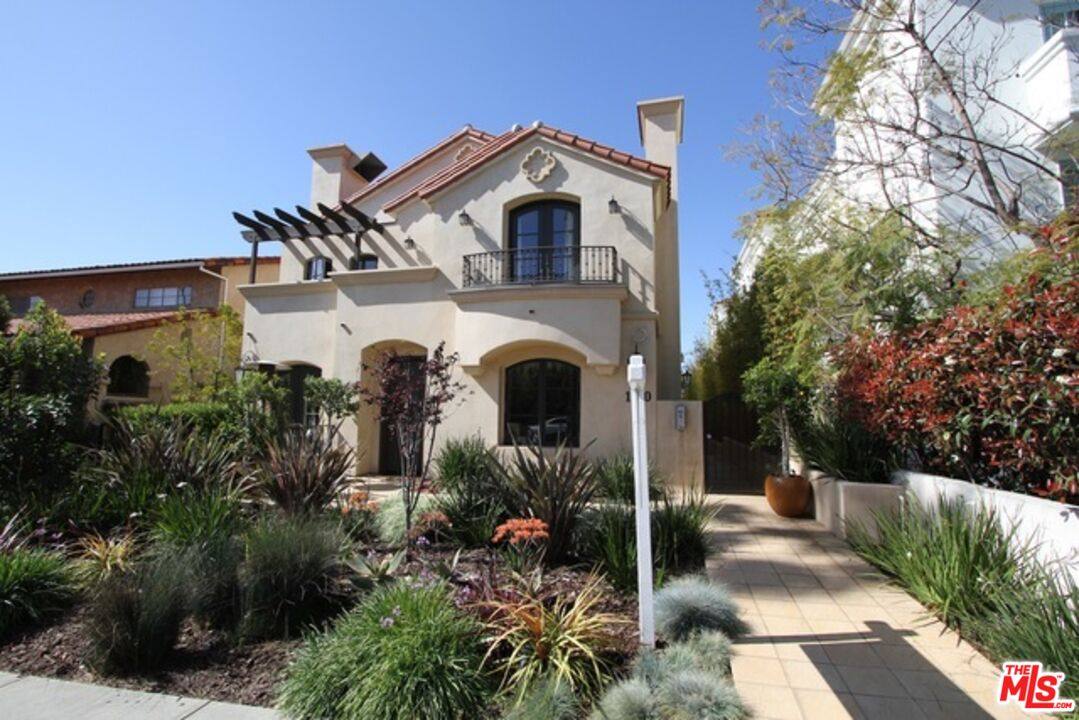 Townhouse for rent at 1120 21st St #1, Santa Monica, CA 90403