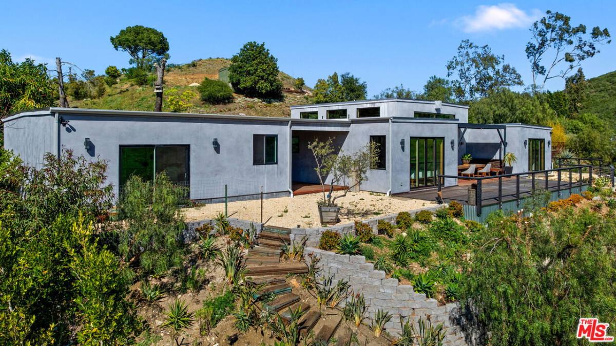 House for rent at 33064 Decker School Rd, Malibu, CA 90265