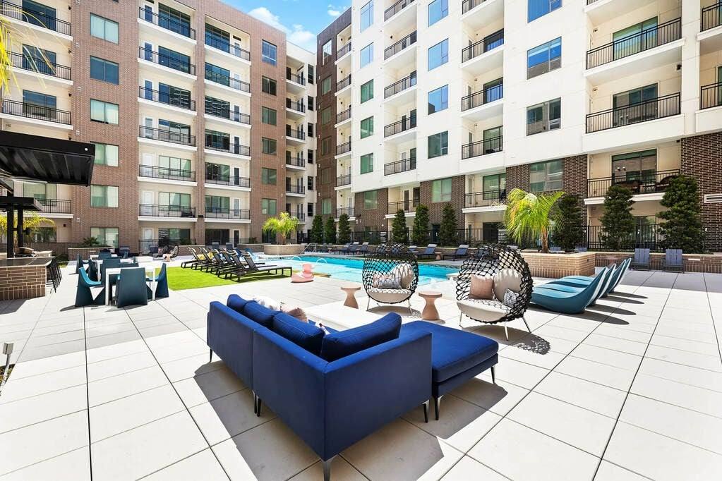 Apartment for rent at 1810 Main St, Houston, TX 77002
