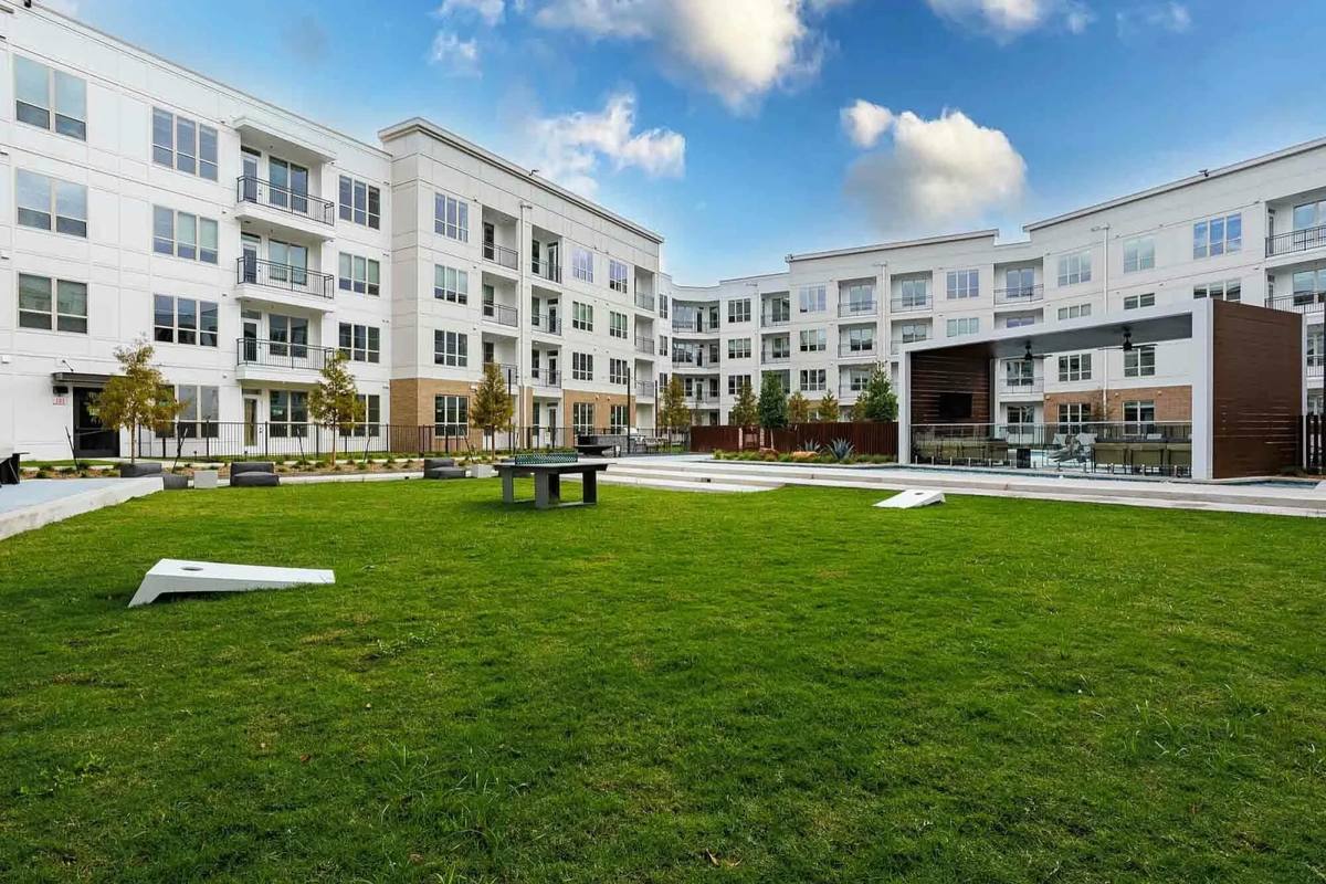 Apartment for rent at 15635 Memorial Dr, Houston, TX 77079