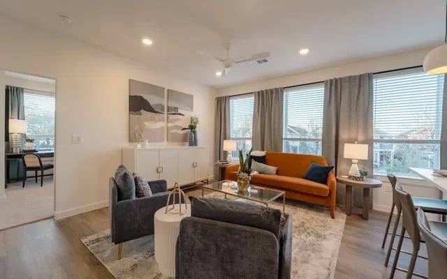 Apartment for rent at 616 W 20th St, Houston, TX 77008