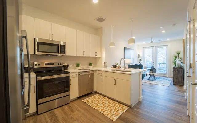 Apartment for rent at 616 W 20th St, Houston, TX 77008