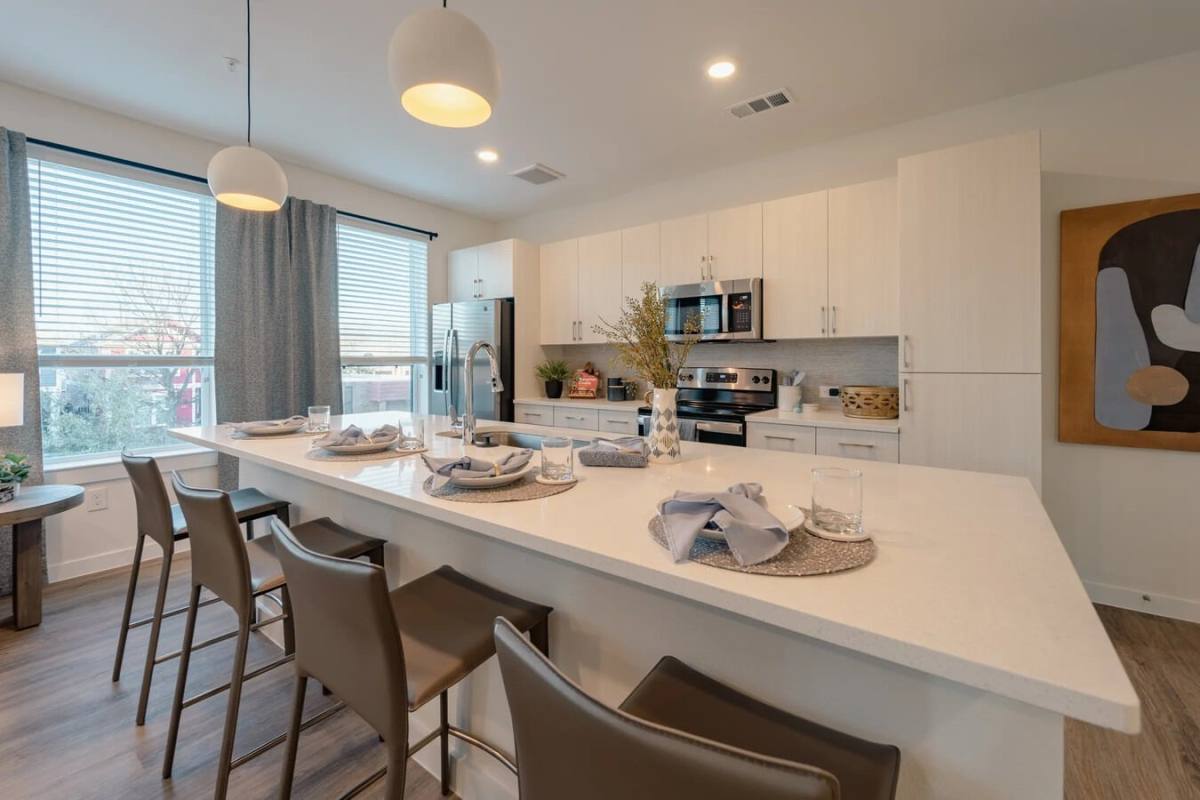 Apartment for rent at 2101 N Shepherd Dr, Houston, TX 77008