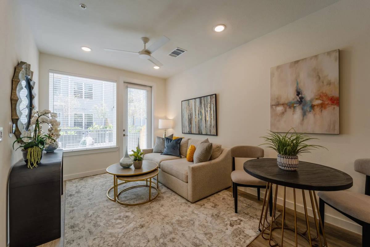 Apartment for rent at 2101 N Shepherd Dr, Houston, TX 77008