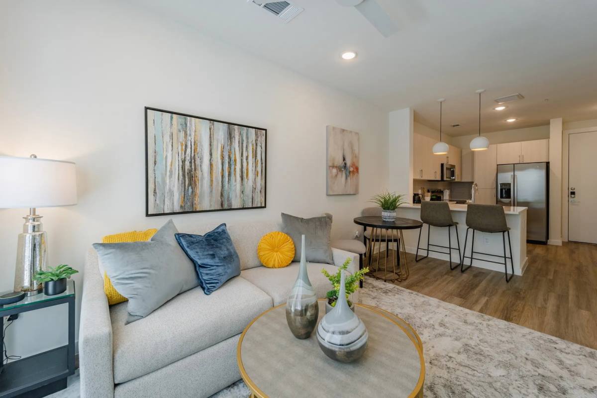 Apartment for rent at 2101 N Shepherd Dr, Houston, TX 77008