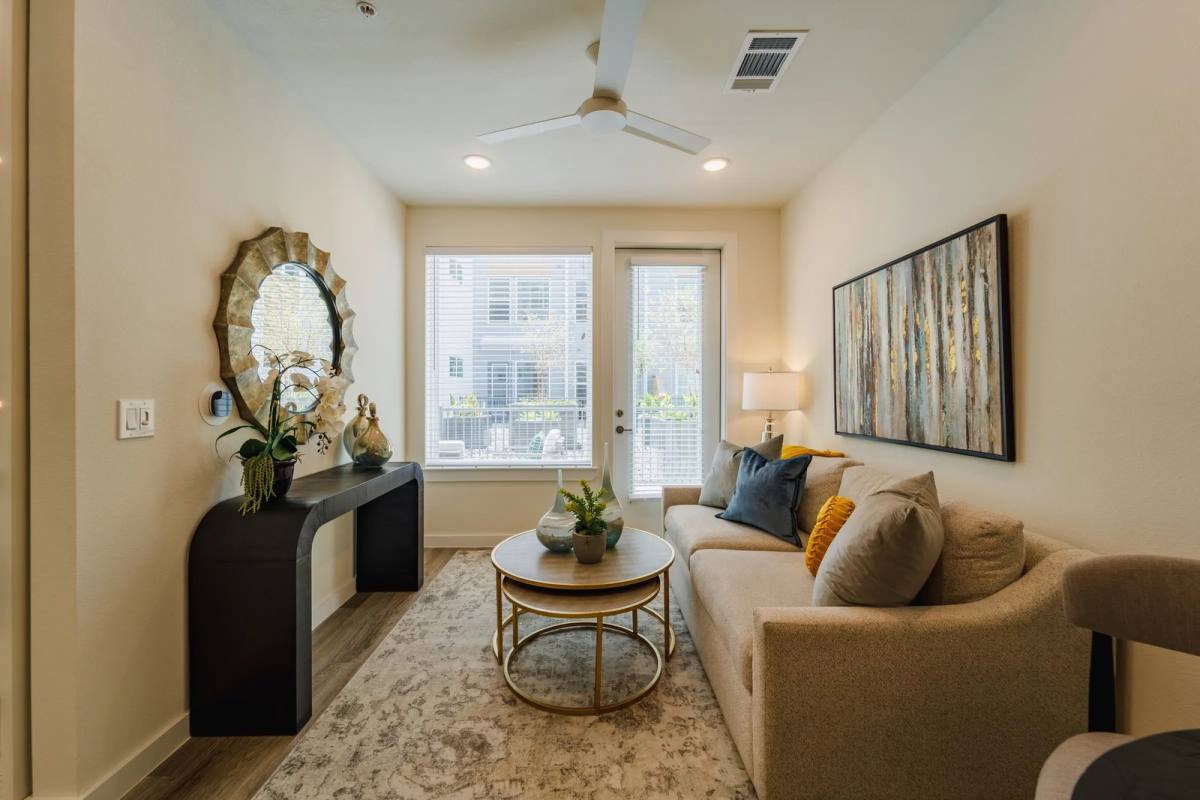 Apartment for rent at 2101 N Shepherd Dr, Houston, TX 77008