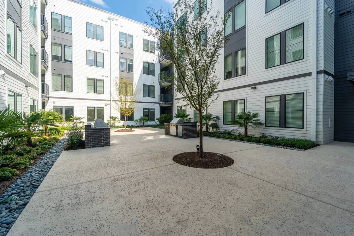 Apartment for rent at 1690 N Loop, Houston, TX 77009