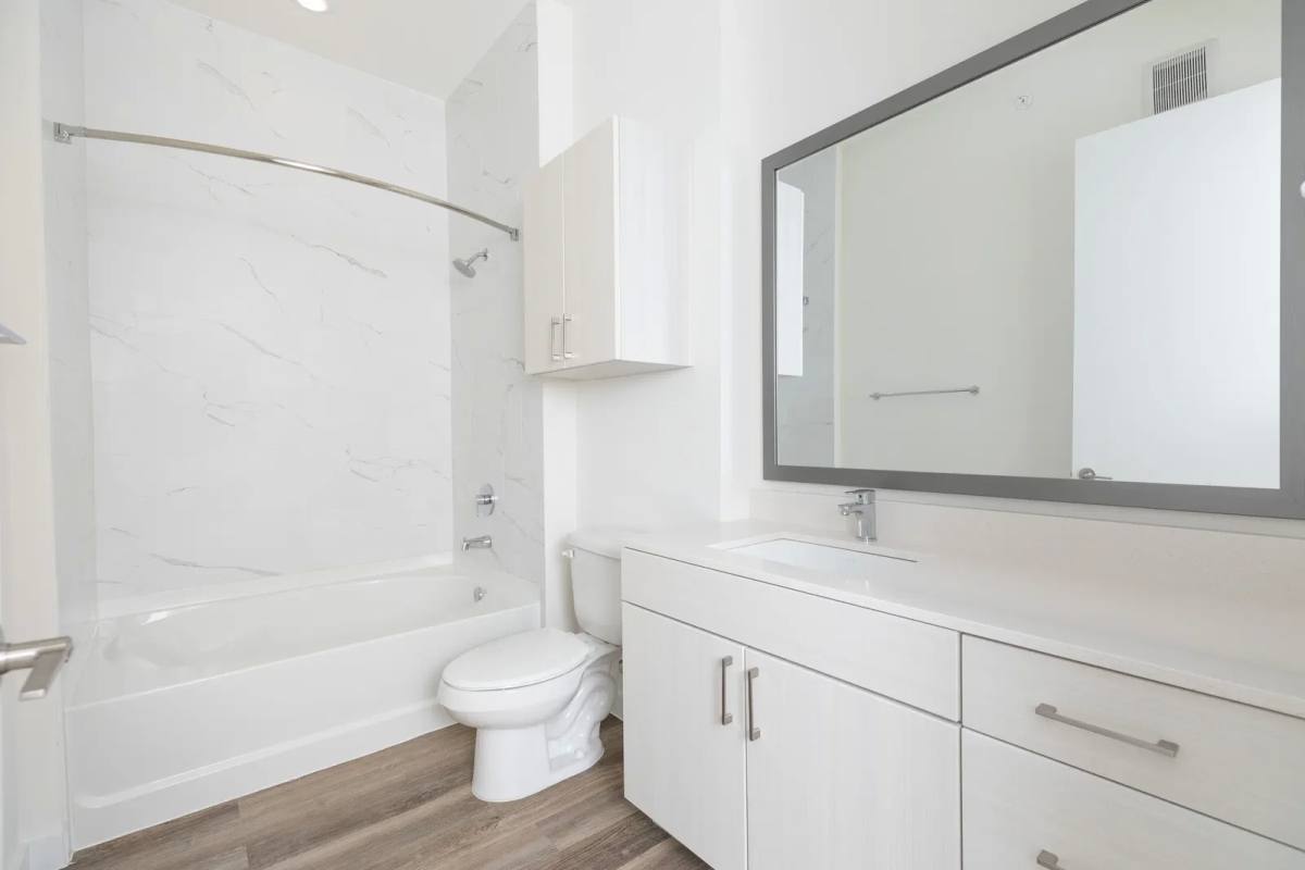 Apartment for rent at 1690 N Loop, Houston, TX 77009