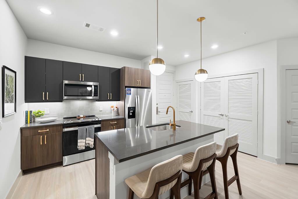 Apartment for rent at 1111 W 6th St, Houston, TX 77007
