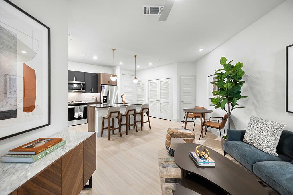 Apartment for rent at 1111 W 6th St, Houston, TX 77007