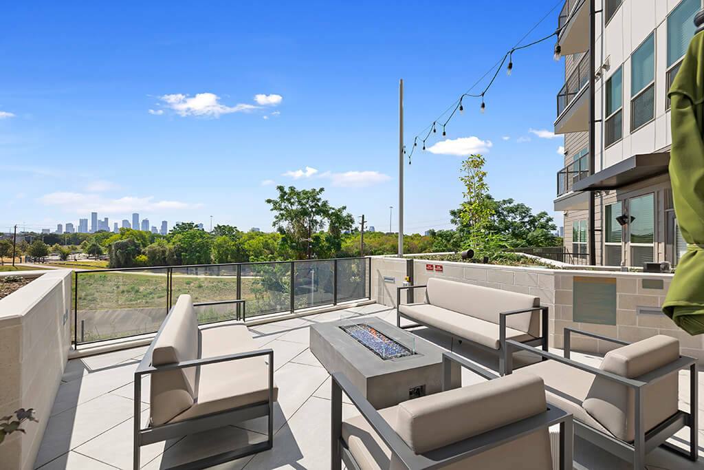 Apartment for rent at 1111 W 6th St, Houston, TX 77007