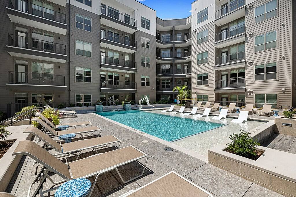 Apartment for rent at 1111 W 6th St, Houston, TX 77007