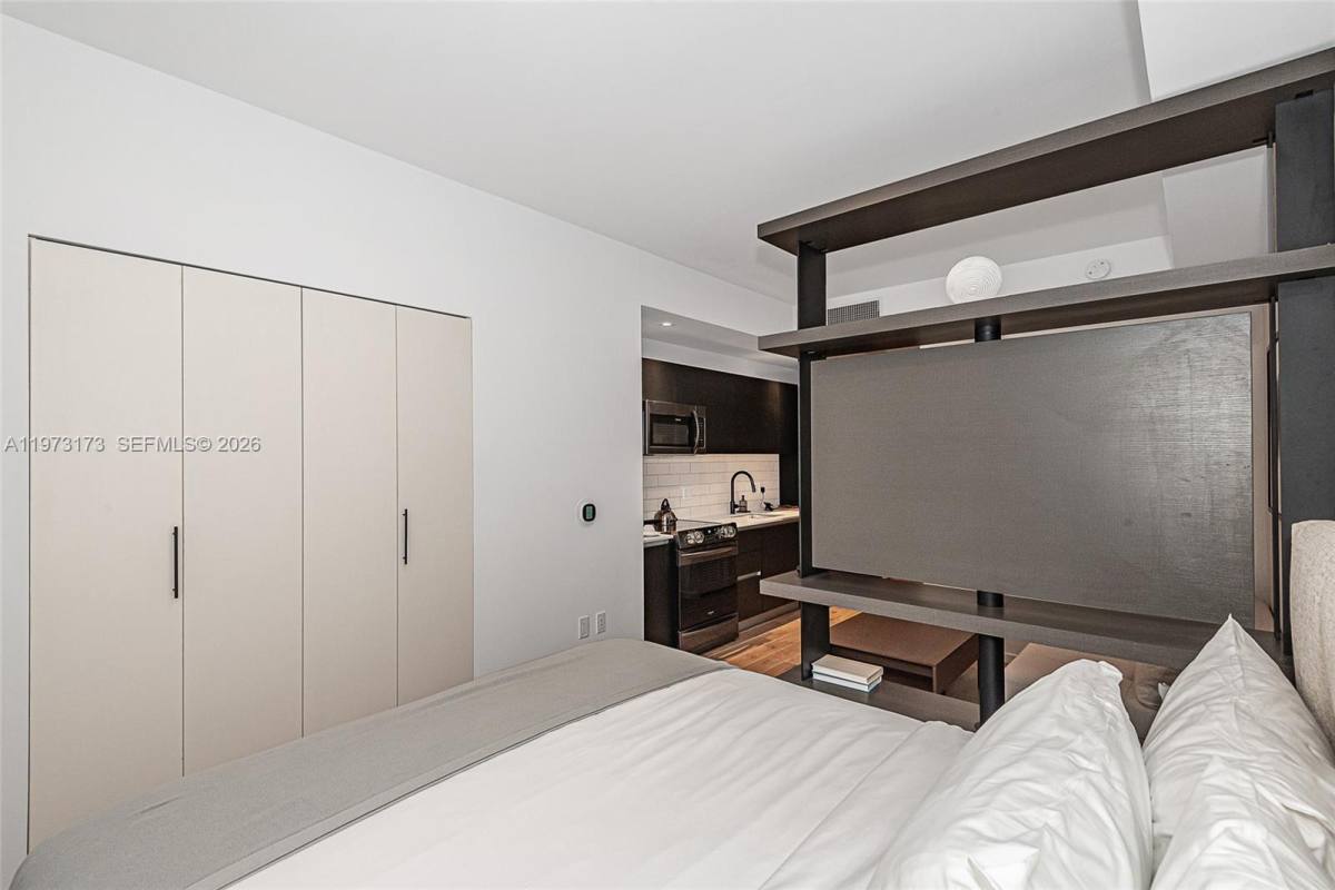 Apartment for rent at 398 NE 5th St #4512, Miami, FL 33132
