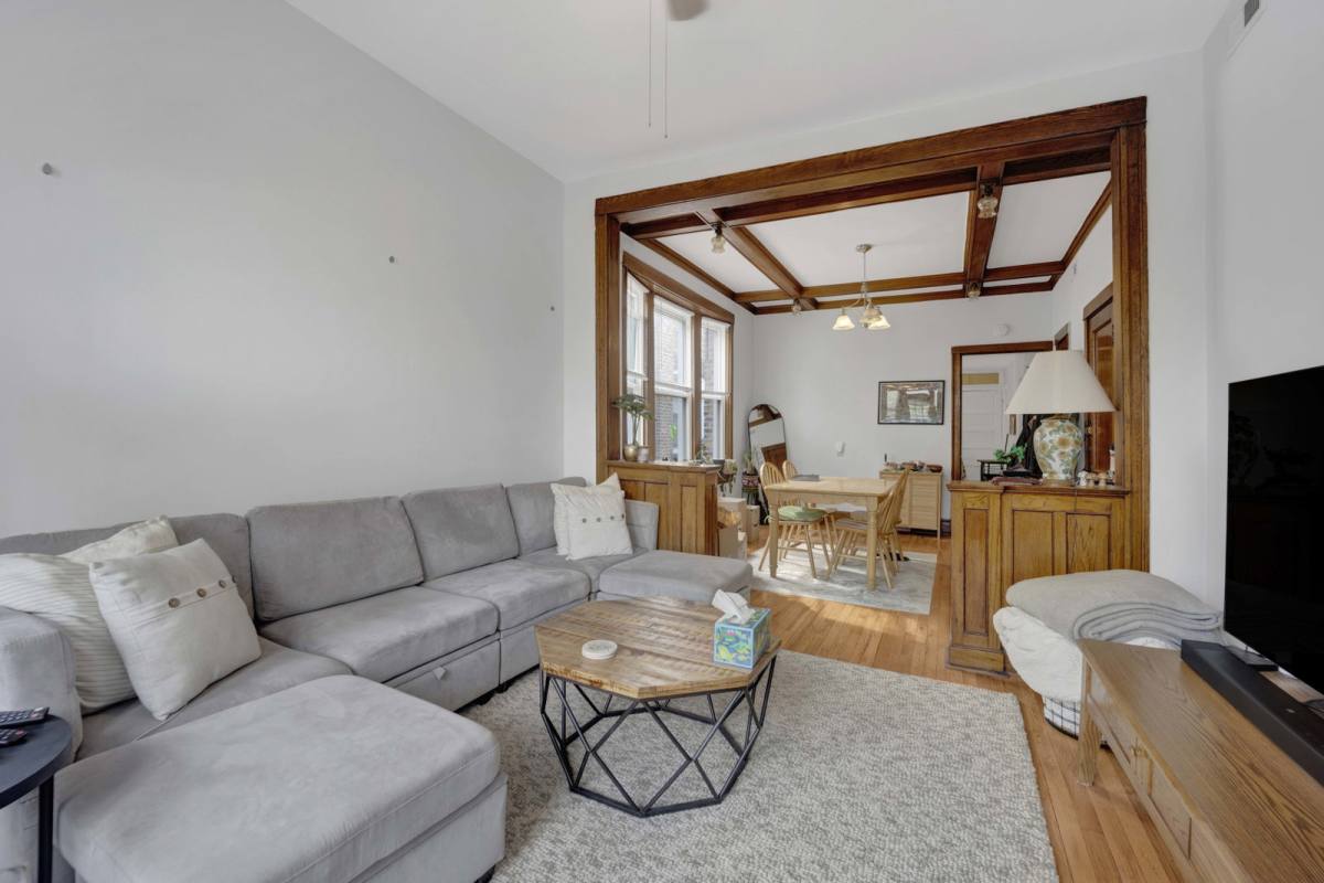 Apartment for rent at 2337 W Thomas St #3F, Chicago, IL 60622