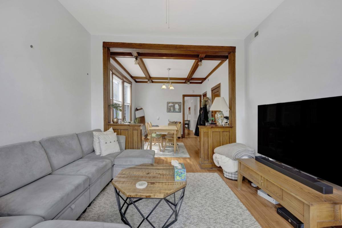 Apartment for rent at 2337 W Thomas St #3F, Chicago, IL 60622