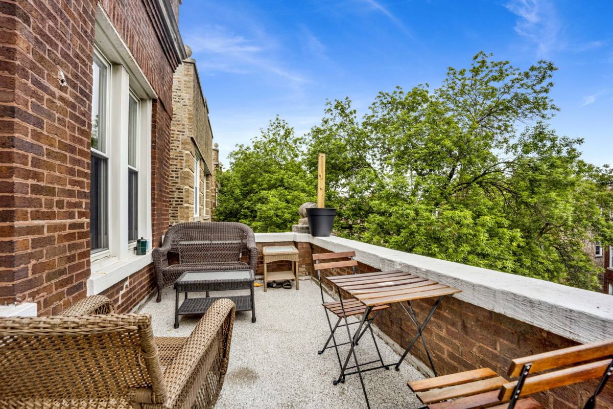 Apartment for rent at 2337 W Thomas St #3F, Chicago, IL 60622