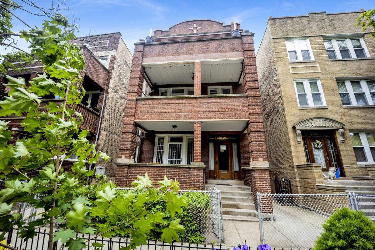 Apartment for rent at 2337 W Thomas St #3F, Chicago, IL 60622