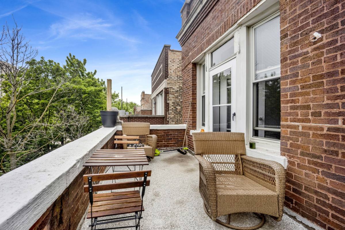 Apartment for rent at 2337 W Thomas St #3F, Chicago, IL 60622