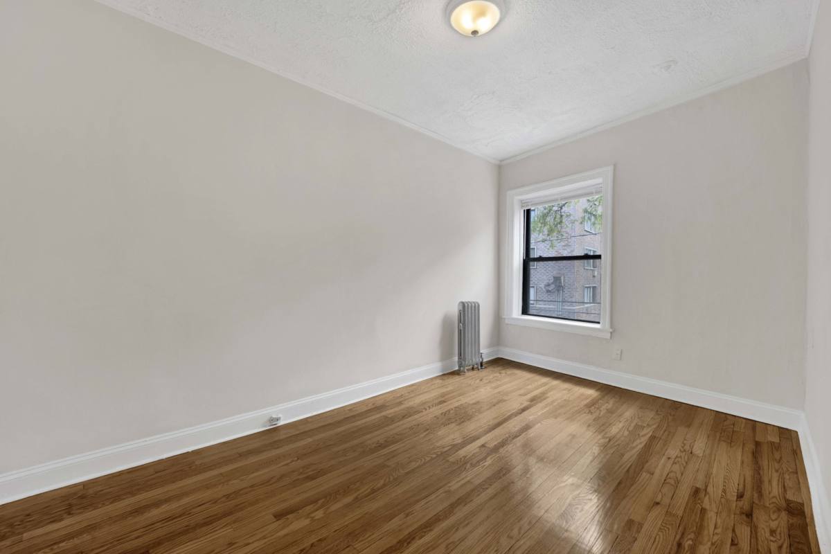 Apartment for rent at 1237 W Greenleaf Ave #2E, Chicago, IL 60626