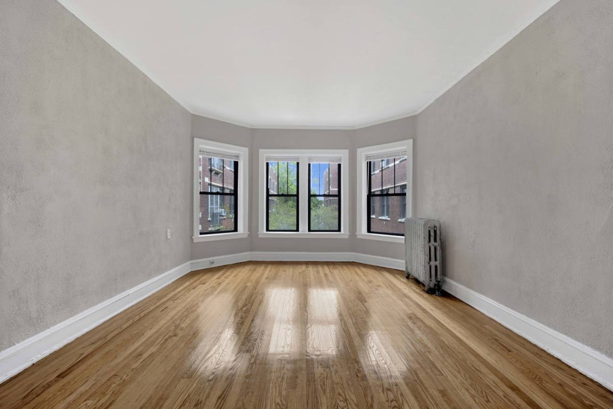 Apartment for rent at 1237 W Greenleaf Ave #2E, Chicago, IL 60626