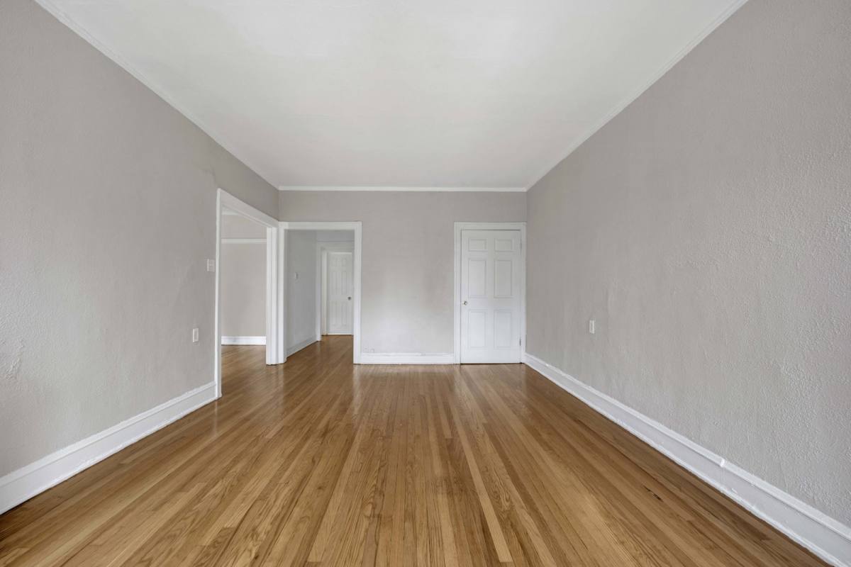 Apartment for rent at 1237 W Greenleaf Ave #2E, Chicago, IL 60626
