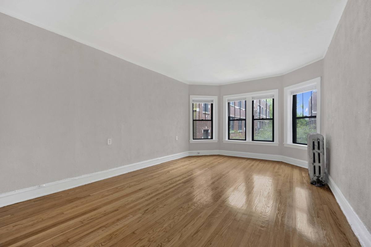 Apartment for rent at 1237 W Greenleaf Ave #2E, Chicago, IL 60626
