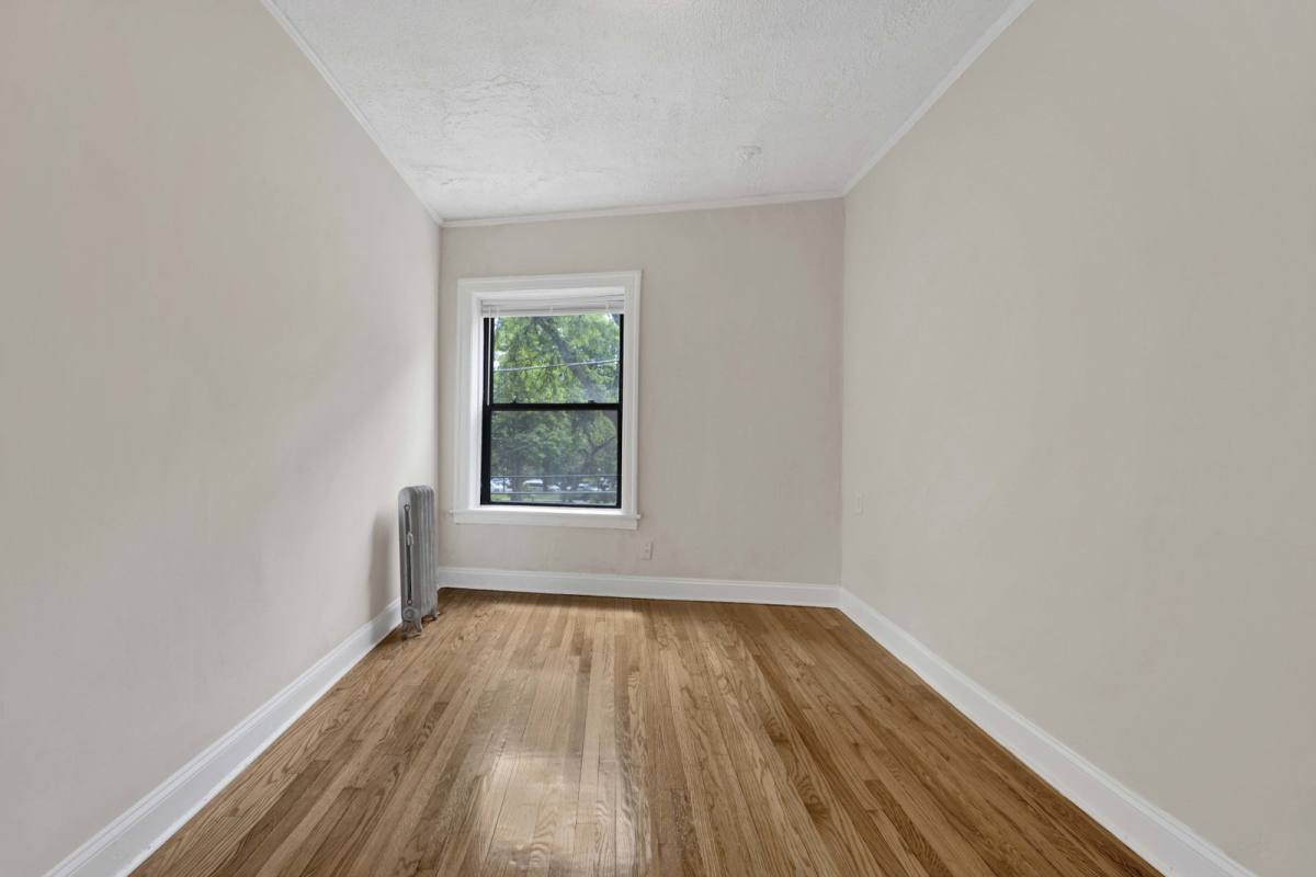 Apartment for rent at 1237 W Greenleaf Ave #2E, Chicago, IL 60626