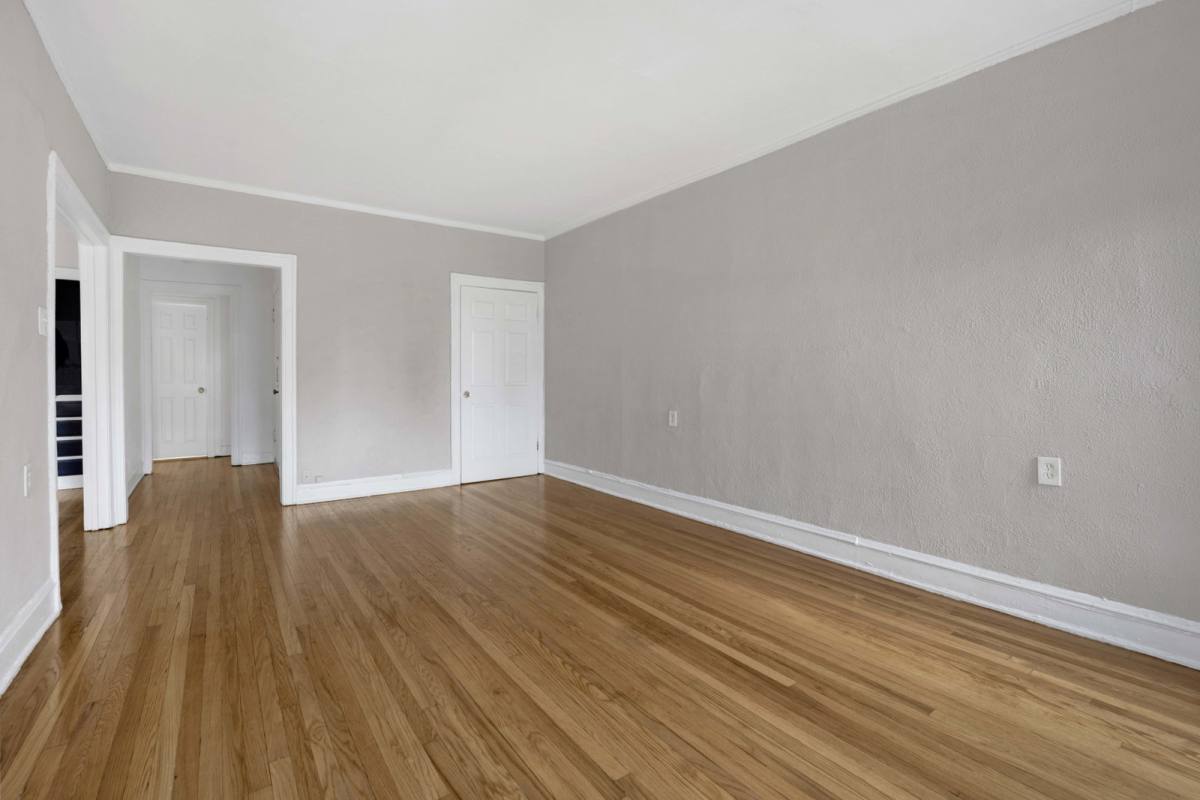 Apartment for rent at 1237 W Greenleaf Ave #2E, Chicago, IL 60626