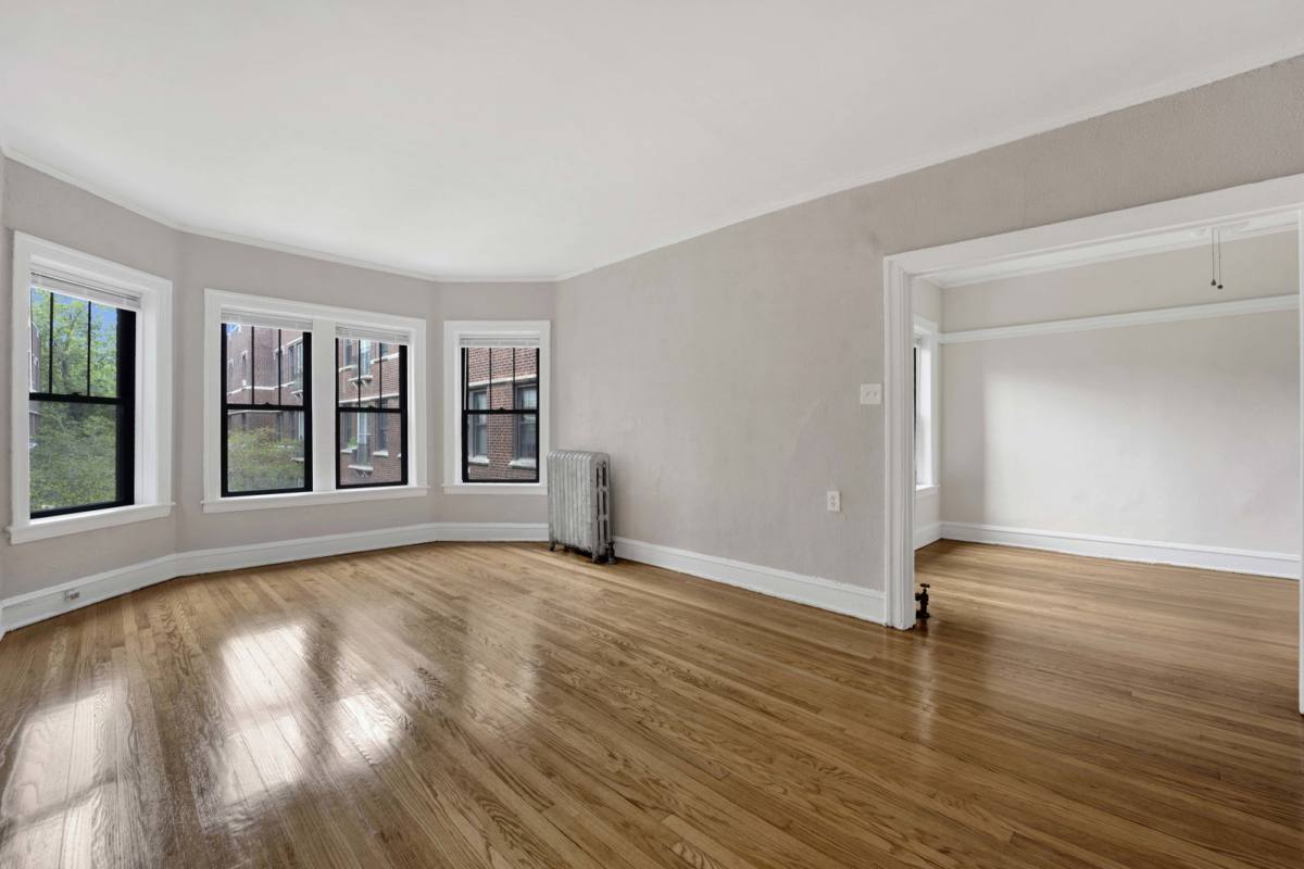 Apartment for rent at 1237 W Greenleaf Ave #2E, Chicago, IL 60626