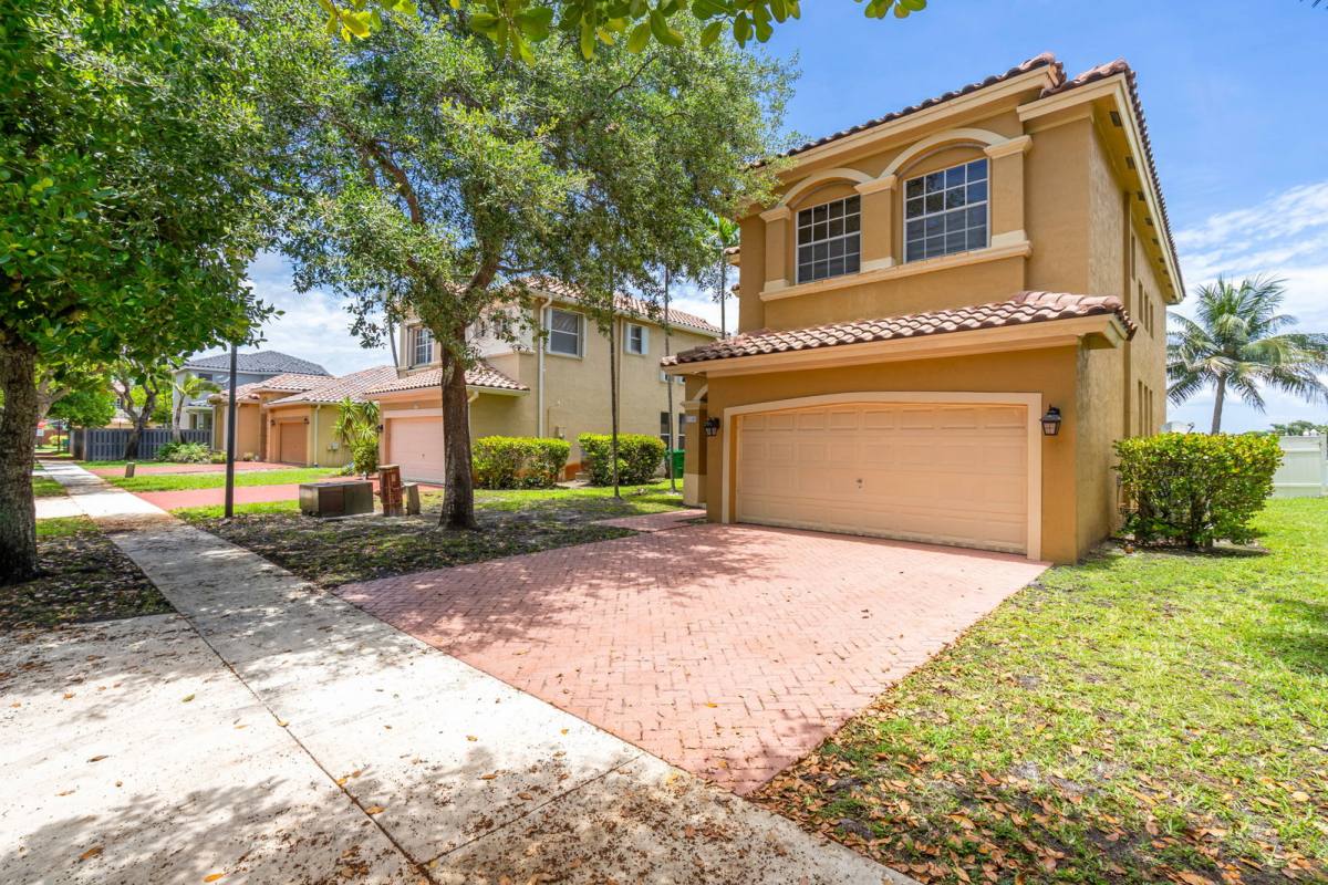 House for rent at 5149 SW 137th Ave, Hollywood, FL 33027