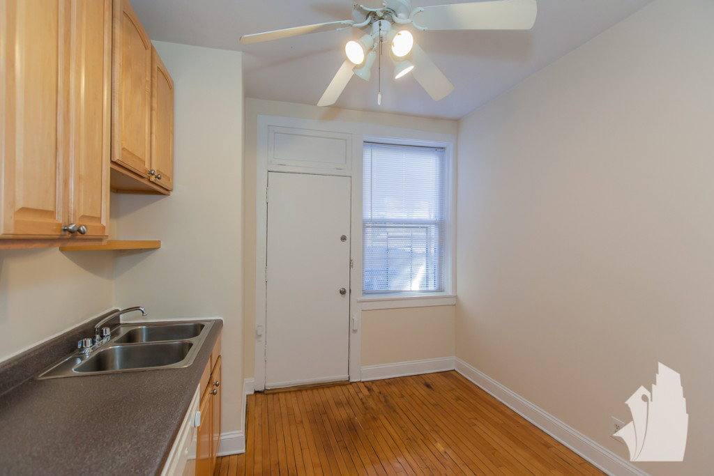 Apartment for rent at 859 W Cornelia Ave, Chicago, IL 60657