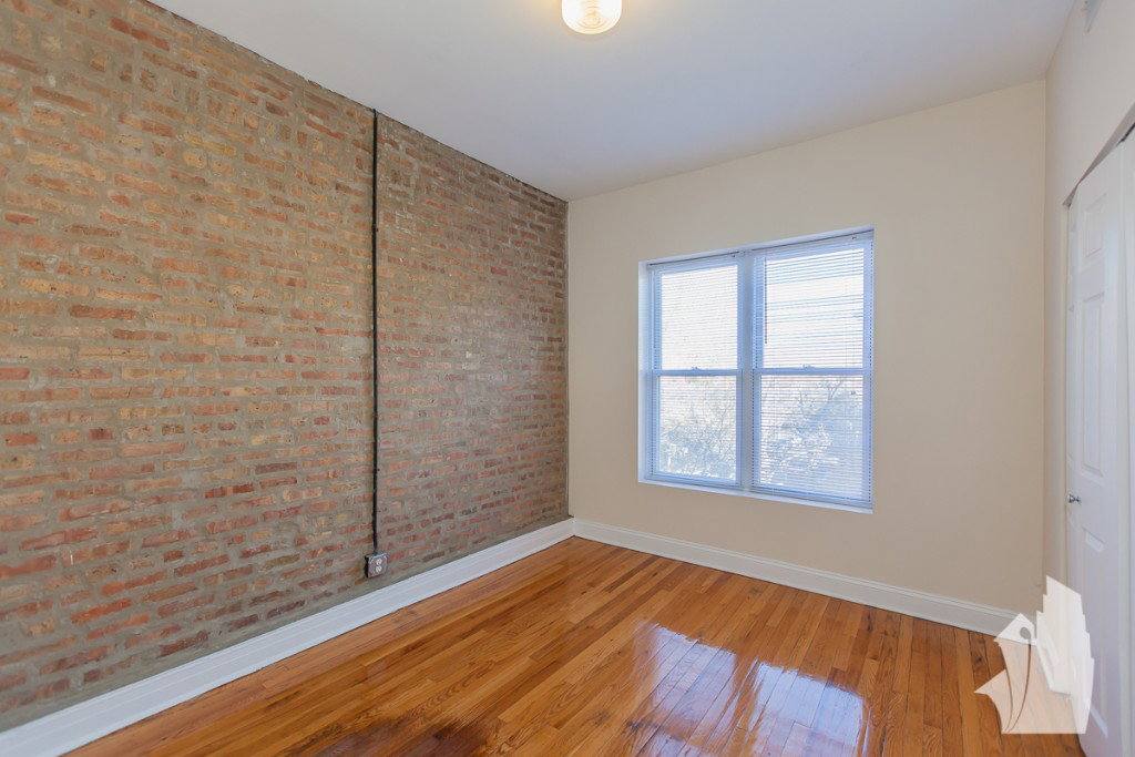 Apartment for rent at 859 W Cornelia Ave, Chicago, IL 60657