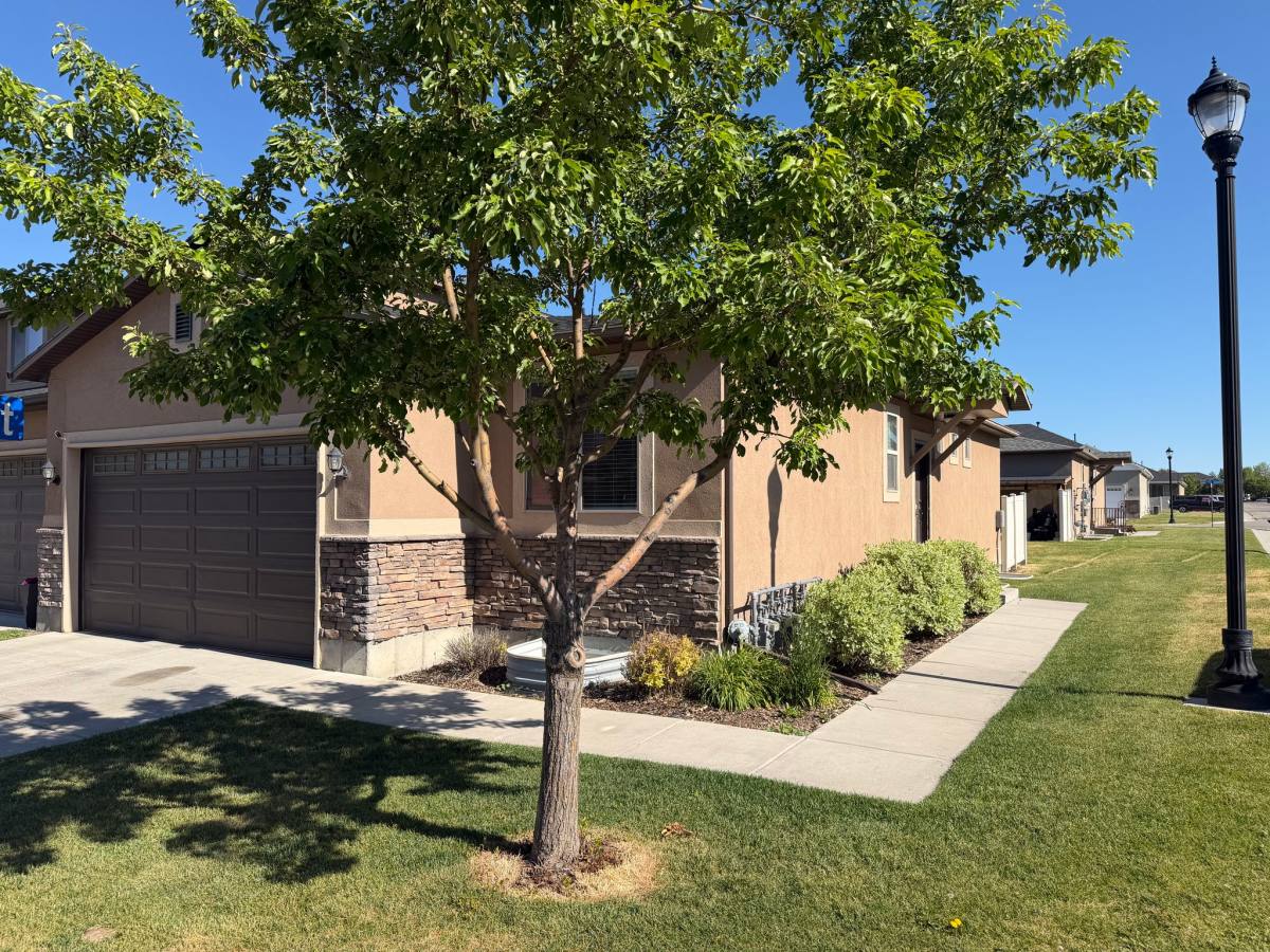Townhouse for rent at 147 E 780 S, Smithfield, UT 84335