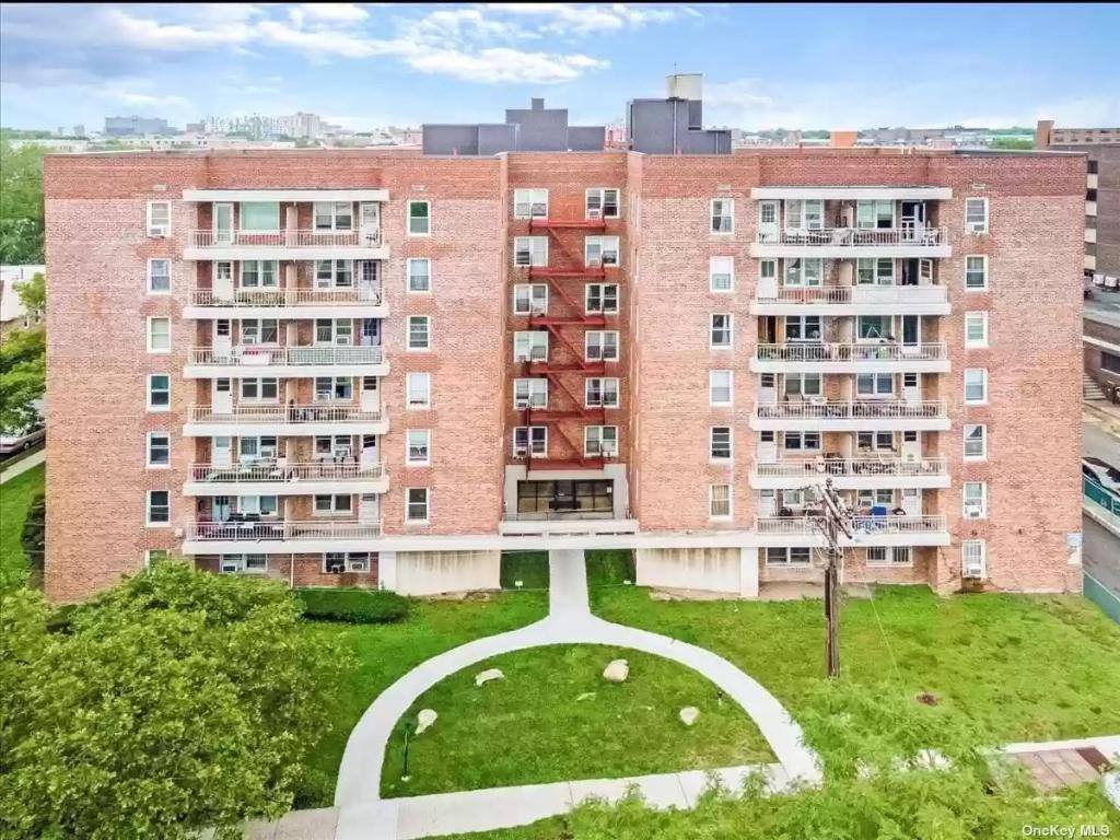 Apartment for rent at 1430 Seagirt Blvd #2M, Far Rockaway, NY 11691