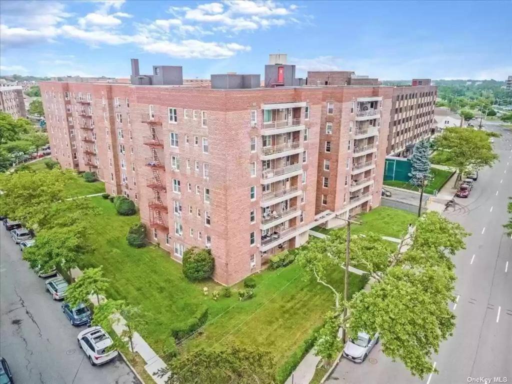 Apartment for rent at 1430 Seagirt Blvd #2M, Far Rockaway, NY 11691