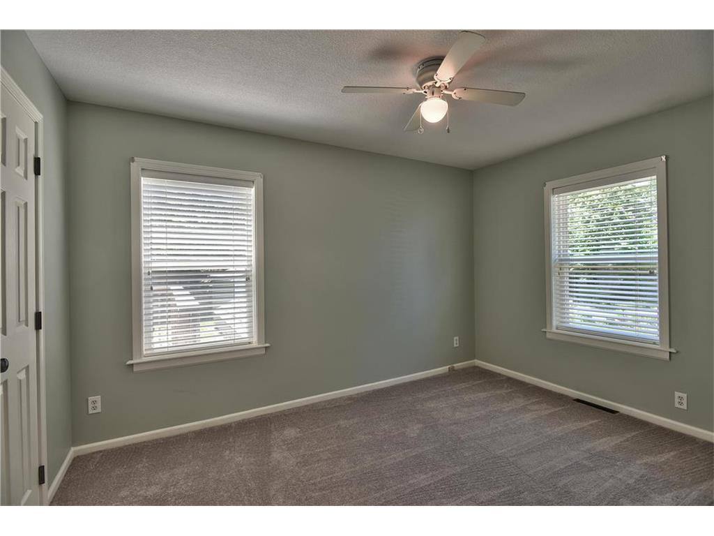 House for rent at 11 W 80th St, Kansas City, MO 64114