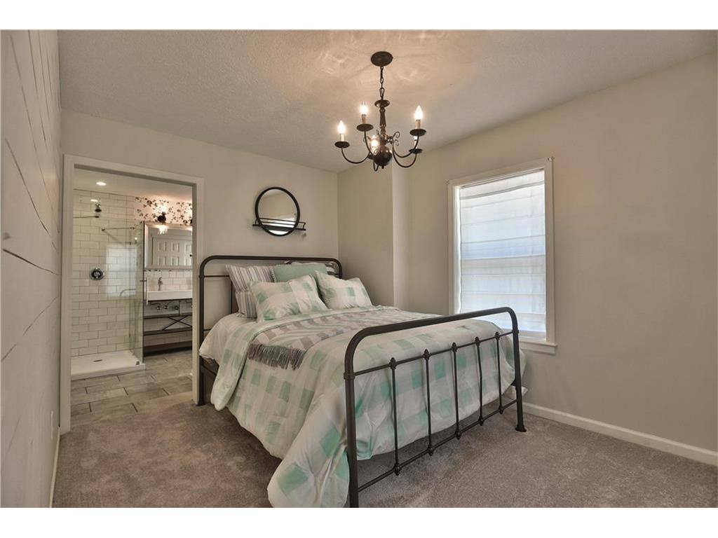 House for rent at 11 W 80th St, Kansas City, MO 64114