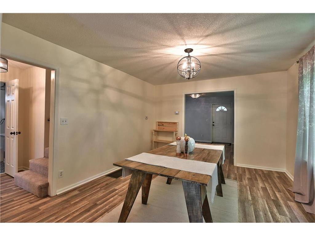 House for rent at 11 W 80th St, Kansas City, MO 64114
