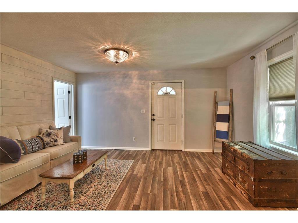 House for rent at 11 W 80th St, Kansas City, MO 64114