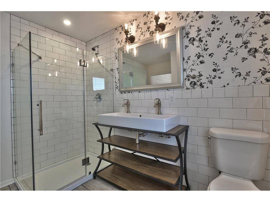 House for rent at 11 W 80th St, Kansas City, MO 64114