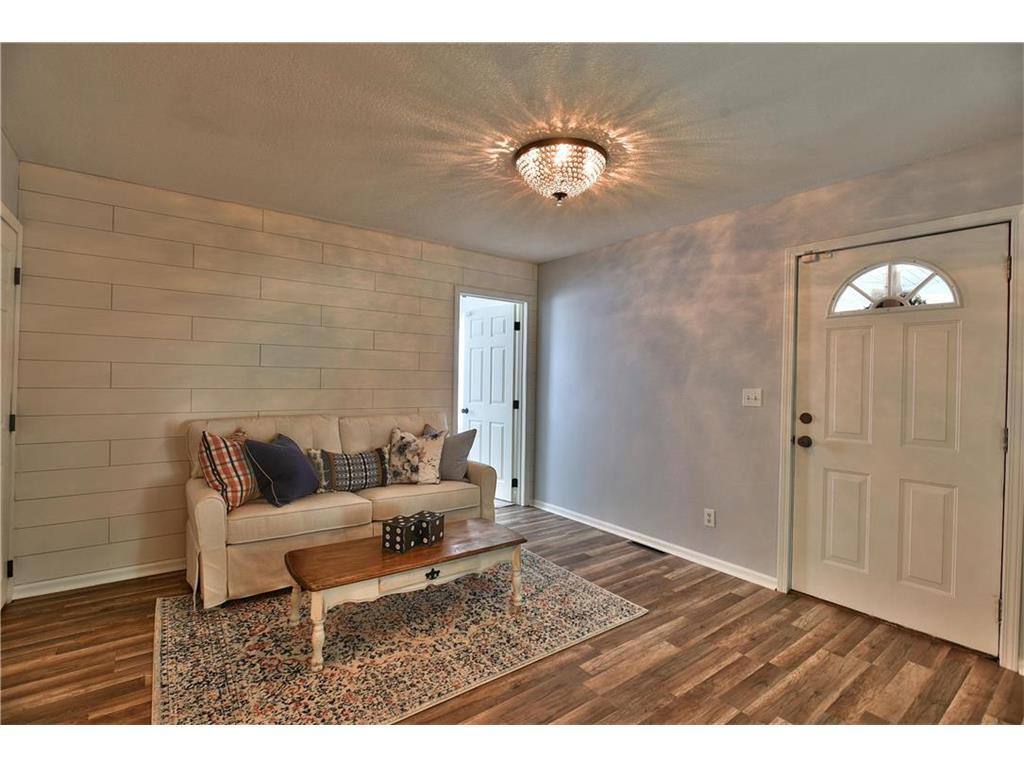 House for rent at 11 W 80th St, Kansas City, MO 64114