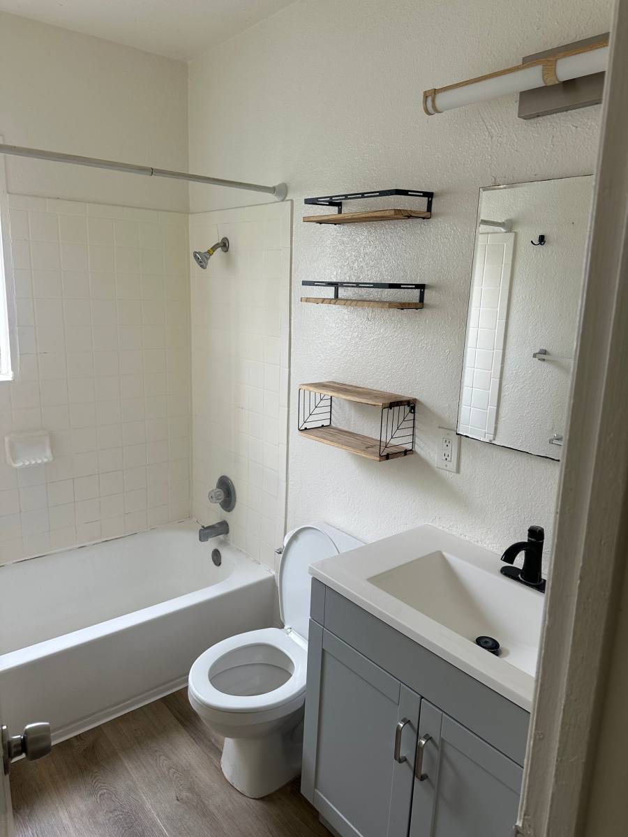 Apartment for rent at 1974 Henderson Ave, Long Beach, CA 90806