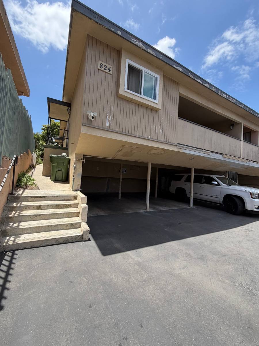 Apartment for rent at 824 Glenway Dr #2, Inglewood, CA 90302